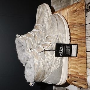 Hey Dude shoes size 7